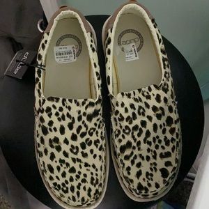 Brand new cheetah hey dudes Buckle exclusive